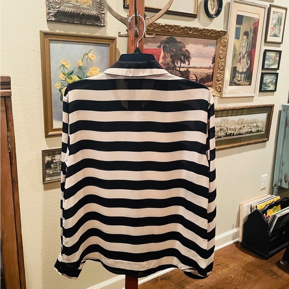 Kasper Separates roll tab sleeve button down blouse M tan black stripe flowy - Picture 7 of 10